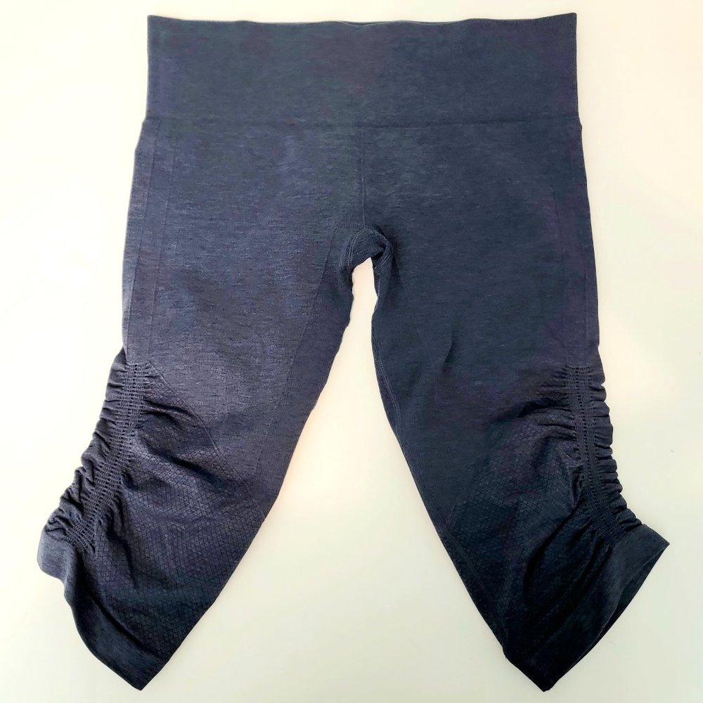 Lululemon Size 10 In The Flow Crop Leggings Ruched Sides Seamless Blue EUC